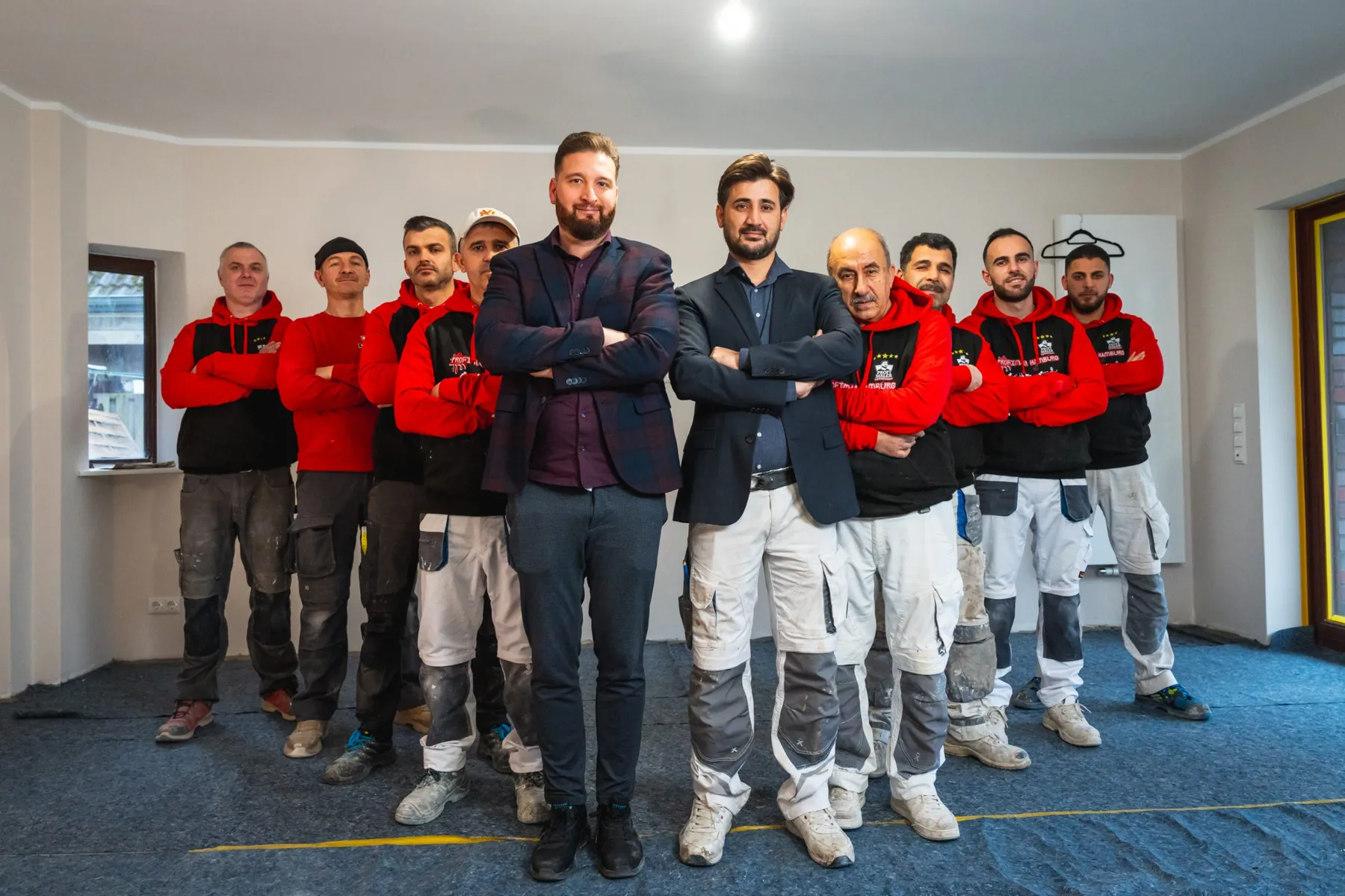 Das Team von Profi Abbruch Hamburg und Profimaler Hamburg auf einer Baustelle